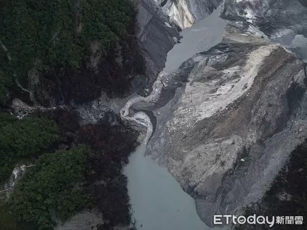 ▲▼馬太鞍溪堰塞湖溢流口下方約300公尺處新增一處堰塞湖。（圖／花蓮分署提供，下同）