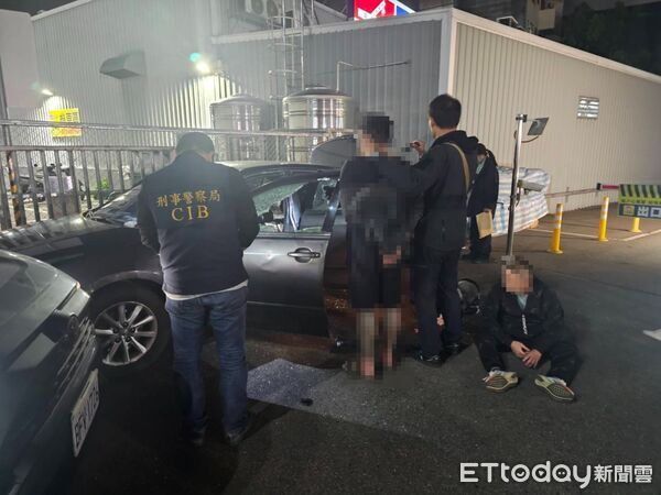 ▲刑事局偵九大隊破獲假網拍業者，全台大搜捕逮捕7人。（圖／記者張君豪翻攝）