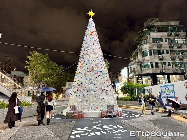 ▲中山站《動物方城市》主題聖誕樹。（圖／記者彭懷玉攝）