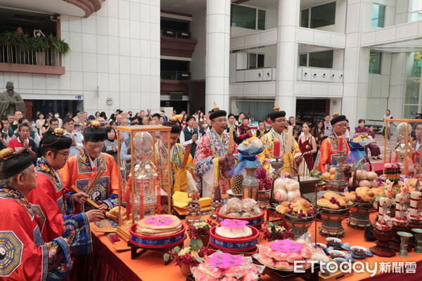 ▲北港朝天宮黑面三媽即將南巡，黃偉哲宣布107間宮廟接駕，祈願台南風調雨順。（記者林東良翻攝，下同）