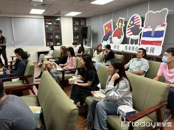 ▲屏東警分局到屏東大學外語反詐宣導。（圖／記者陳崑福翻攝）