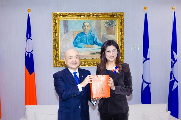 ▼鄭麗文13日與新加坡駐台代表葉偉傑會談。（圖／翻攝自Facebook／鄭麗文）。