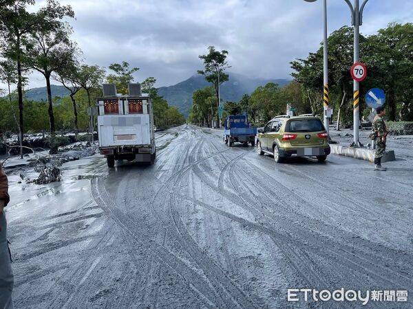 ▲花蓮馬太鞍溪新堰塞湖提早溢流，明利村再次漫淹。（圖／民眾提供，下同）