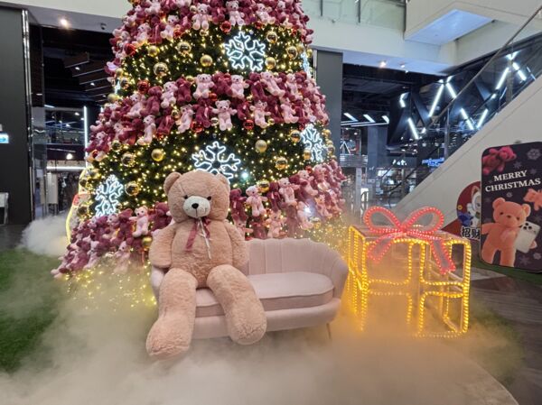 ▲台茂購物中心以「粉萌貝兒夢幻聖誕」為主題，打造粉紅浪漫氛圍的聖誕樂園，即日起閃耀至2026年1月4日             。（圖／業者提供）