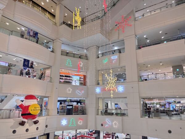 ▲台茂購物中心以「粉萌貝兒夢幻聖誕」為主題，打造粉紅浪漫氛圍的聖誕樂園，即日起閃耀至2026年1月4日             。（圖／業者提供）
