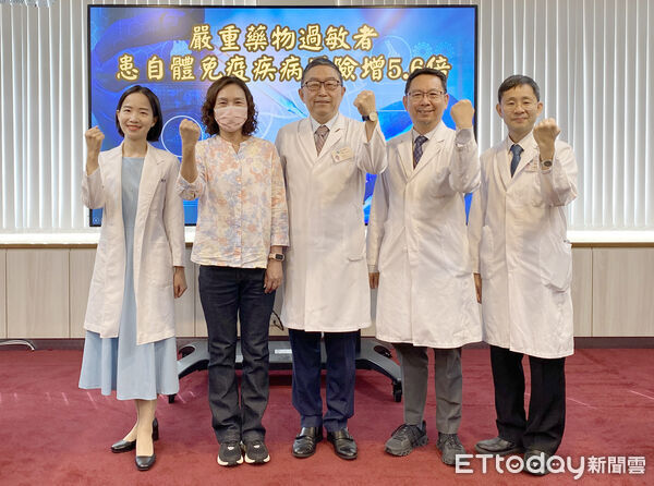 ▲臺中榮總過敏風濕免疫及一般內科醫師陳韻文解釋，罹患史帝文強生症候群的病人全身會出現紅疹與水泡，皮膚如同水蜜桃般脆弱。（圖／台中榮總提供）