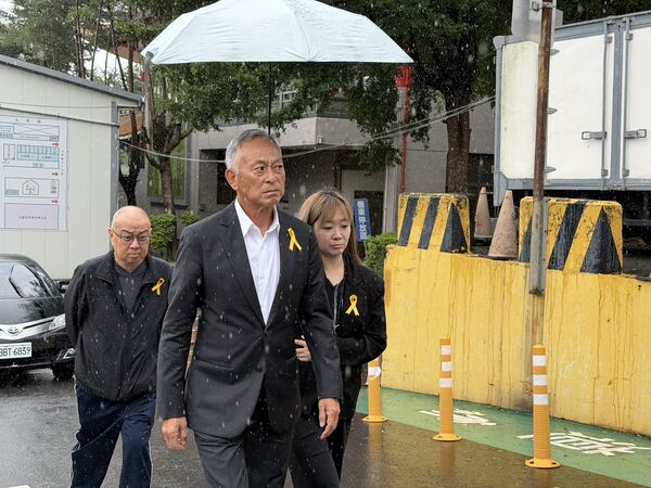 ▲資深藝人馮淬帆的告別式13日在桃園舉辦，杜琪峯、錢江漢、電視製作人楊紹鴻等，也都來台參加告別式，送好友最後一程。（圖／讀者提供）