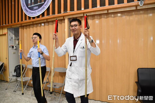 ▲醫療結合運動，健走杖成為巴金森病友的「活力密碼」。（圖／記者游瓊華翻攝）