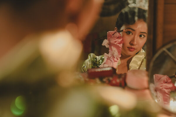 ▲電影《大濛》在嘉義取景，9m88化身歌舞女伶，造型相當驚艷。（圖／華文創提供）