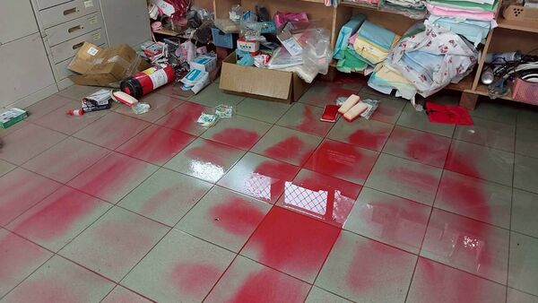 ▲▼武淵國小淹成汪洋「泡爛慘況」曝　課本桌椅全毀報廢。（圖／武淵國小粉絲團）