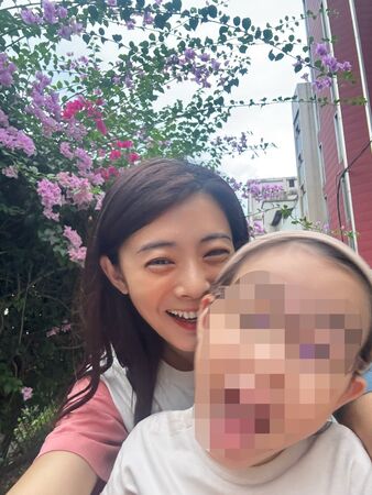 ▲▼夏如芝女兒看平板被酸「難怪戴眼鏡」她揭3C育兒偏見。（圖／翻攝自Instagram／cherryhsia）