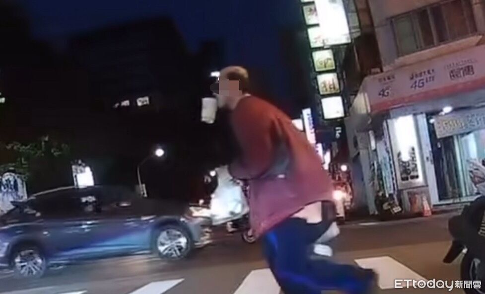 台中OL筆電包掛機車上 「北區NPC」摸走瞬間全都錄...火速遭逮