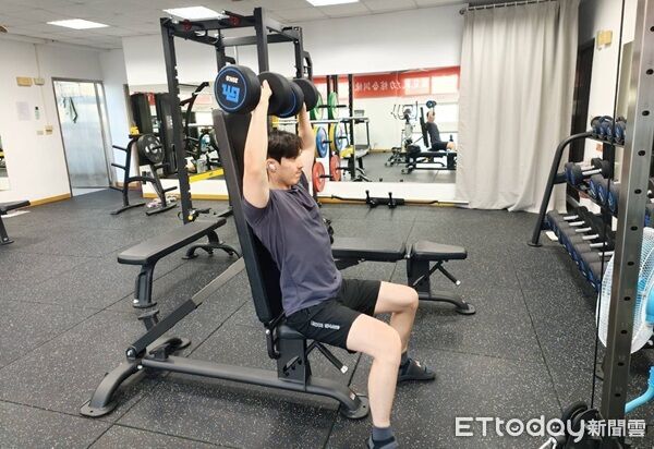 派出所樓上成立體能訓練中心 桃園警友站長鼓勵員警健身紓壓