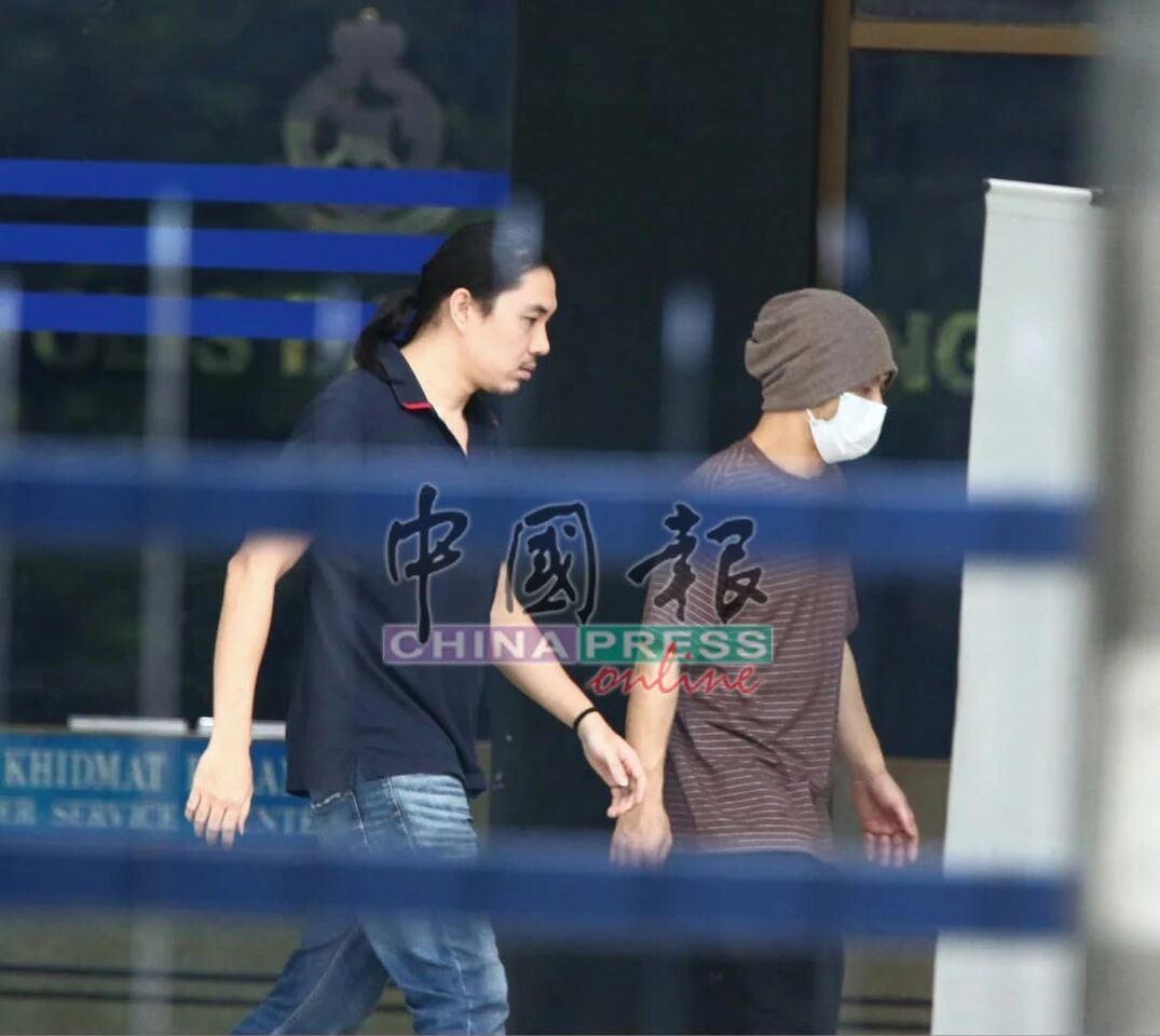 ▲▼黃明志離開警局。（圖／中國報提供）