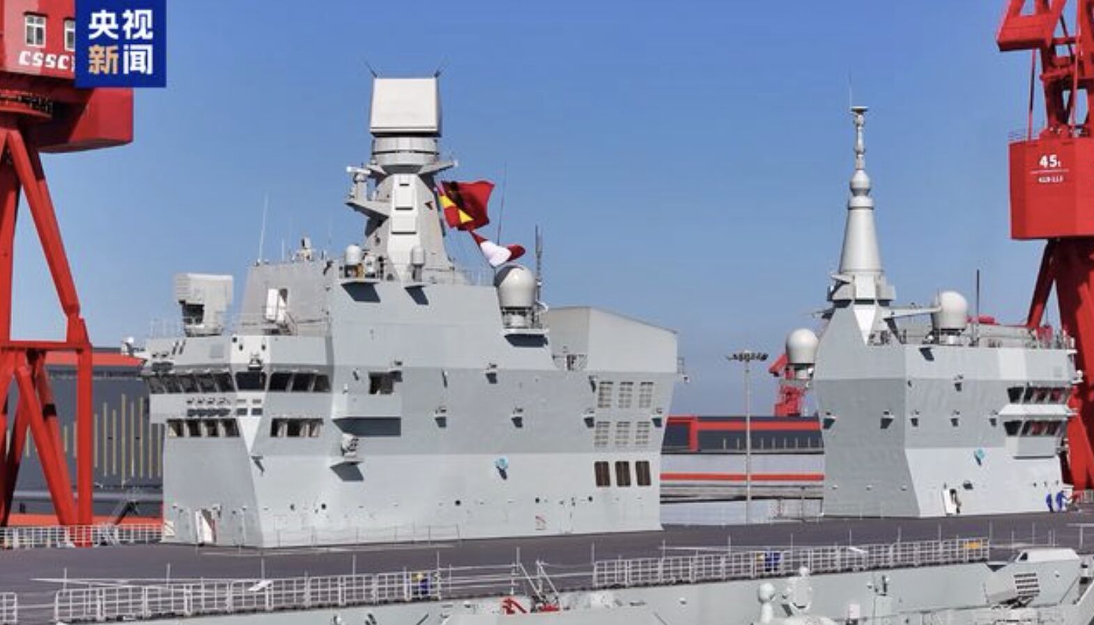 ▲大陸首艘076兩棲攻擊艦（四川艦）出港海試。（圖／翻攝央視）