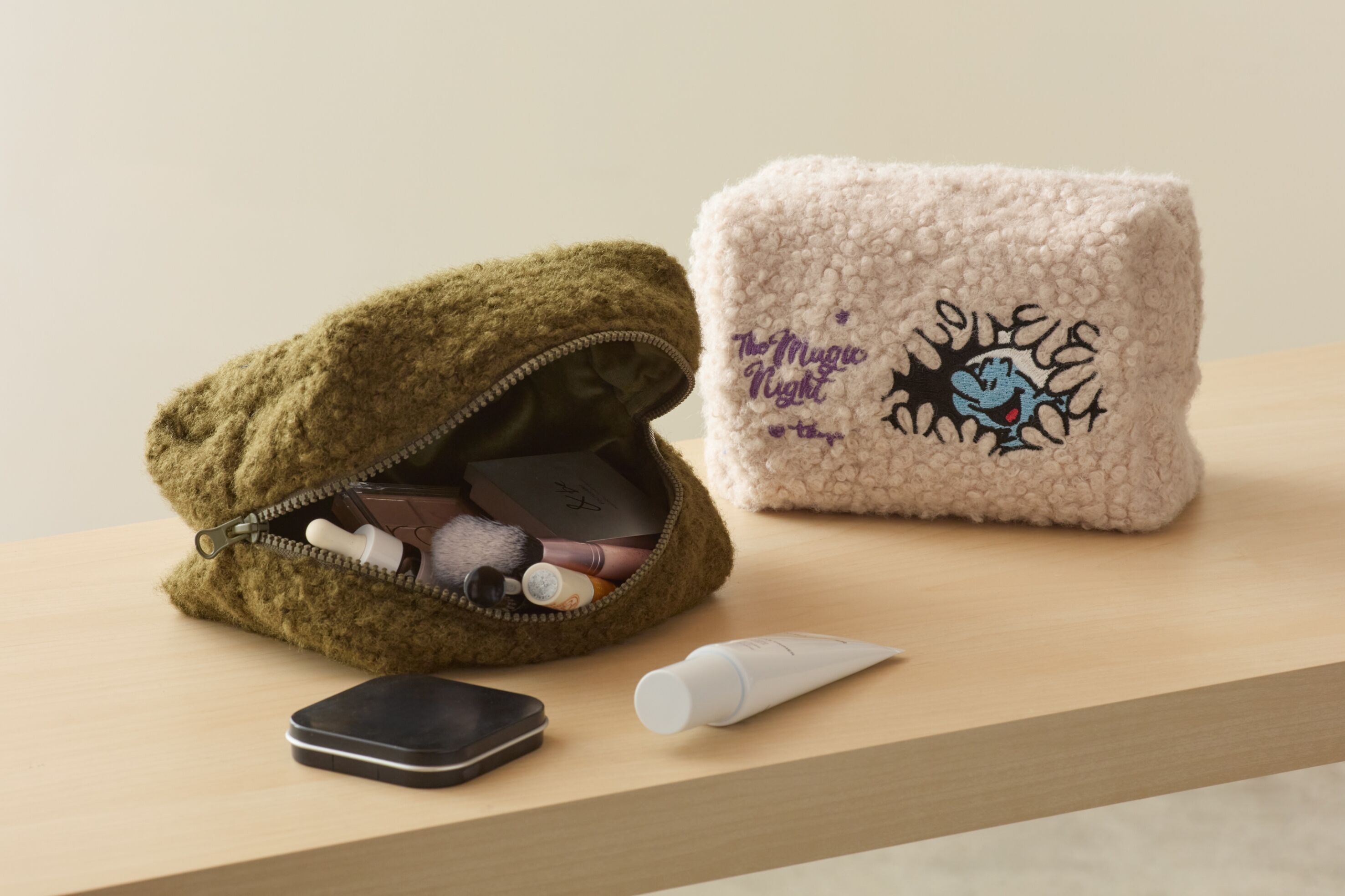 ▲HOLA與《藍色小精靈 The Smurfs》推出限量聯名系列。（圖／業者提供）