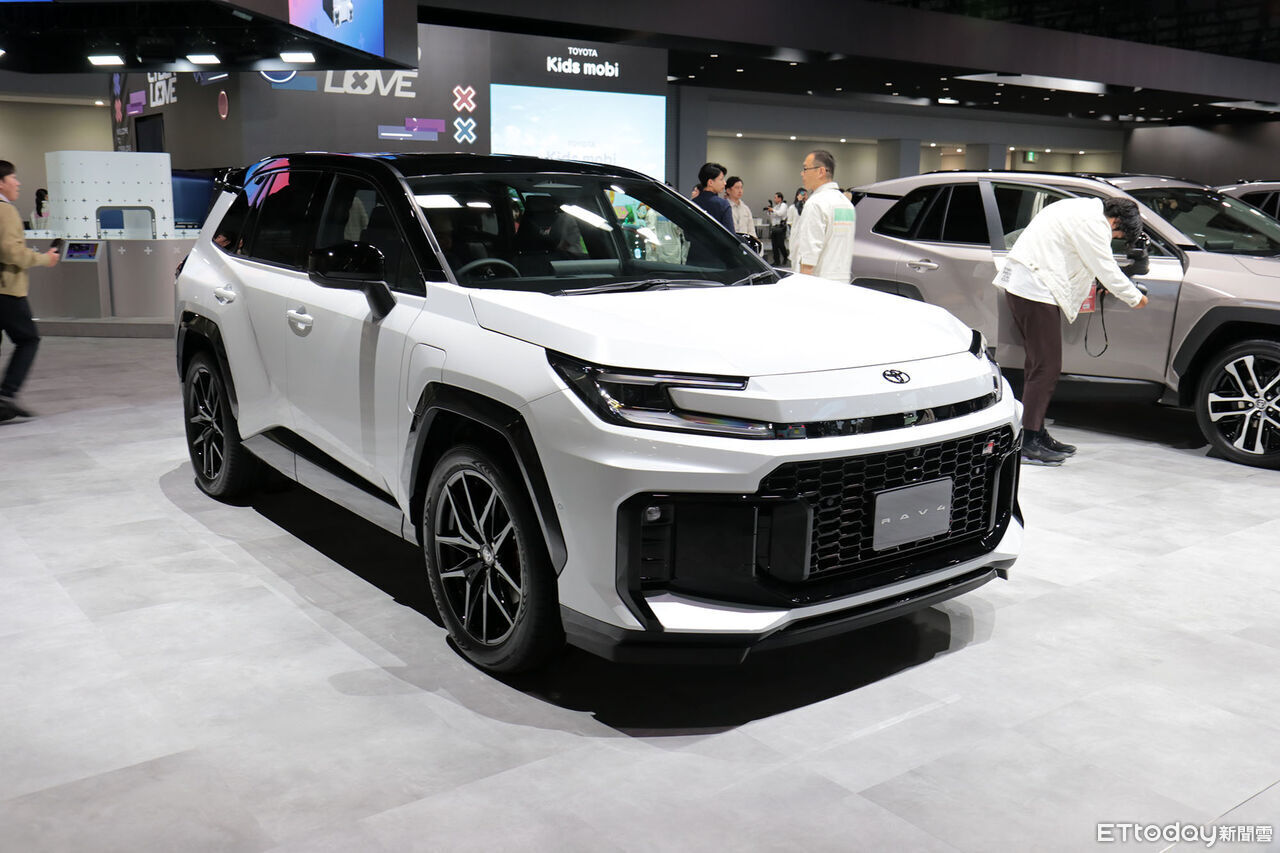 ▲海外第6代TOYOTA RAV4售價公布；台灣Hyundai推客車版Tucson L搶計程車市場。（圖／翻攝自各車廠、資料照）