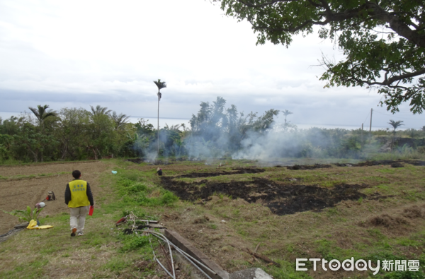 ▲台東縣環保局呼籲勿露天燃燒稻草。（圖／記者楊晨東翻攝）