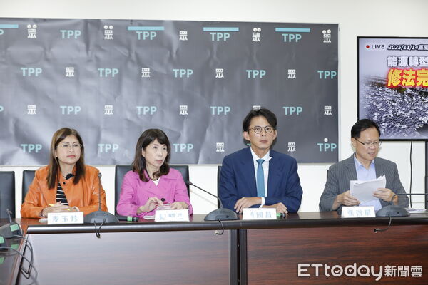 ▲▼民眾黨立法院黨團14日召開「能源轉型不該犧牲環境保護，修法完善創造三贏」記者會，黨團總召黃國昌、副總召張啟楷、幹事長陳昭姿、立委麥玉珍出席。（圖／記者湯興漢攝）