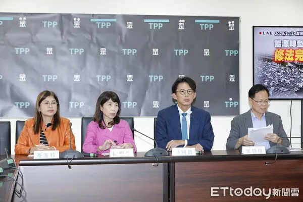 ▲▼民眾黨立法院黨團14日召開「能源轉型不該犧牲環境保護，修法完善創造三贏」記者會，黨團總召黃國昌、副總召張啟楷、幹事長陳昭姿、立委麥玉珍出席。（圖／記者湯興漢攝）