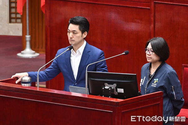 ▲▼台北市長蔣萬安赴市議會專案報告，右為台北市社會局長姚淑文。（圖／記者李毓康攝）