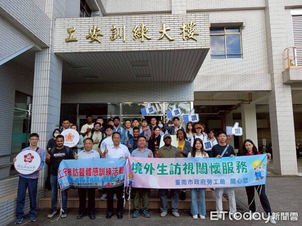 ▲台南市勞工局與職安署合辦「職安參訪暨體感訓練」，邀請成大外籍學生參與體驗。（記者林東良翻攝，下同）