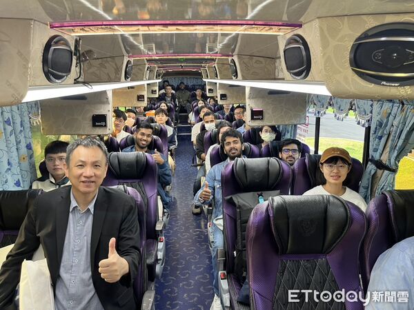 ▲台南市勞工局與職安署合辦「職安參訪暨體感訓練」，邀請成大外籍學生參與體驗。（記者林東良翻攝，下同）