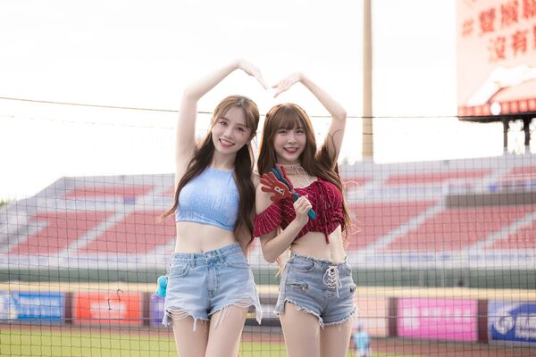 ▲若潼和孟潔。（圖／樂天桃猿）