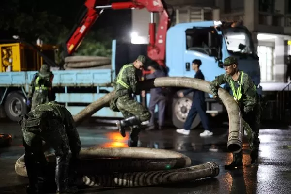 ▲▼宜蘭遭逢水患，國軍赴災區協助復原工作。（圖／國防部提供）