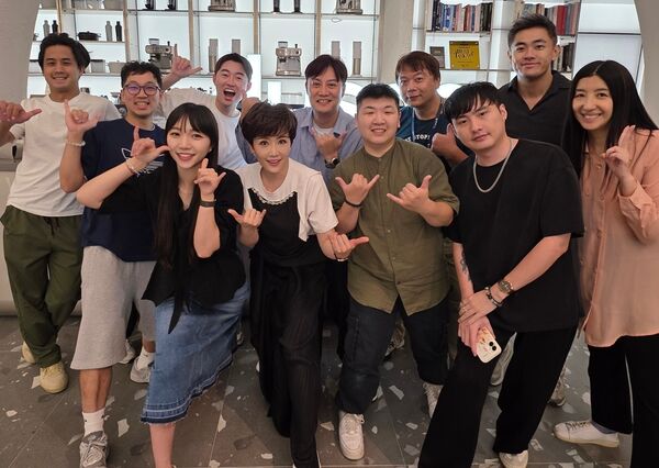 ▲寇乃馨(左)與黃國倫夫妻帳算得很清楚。（圖／溫倪詩提供）