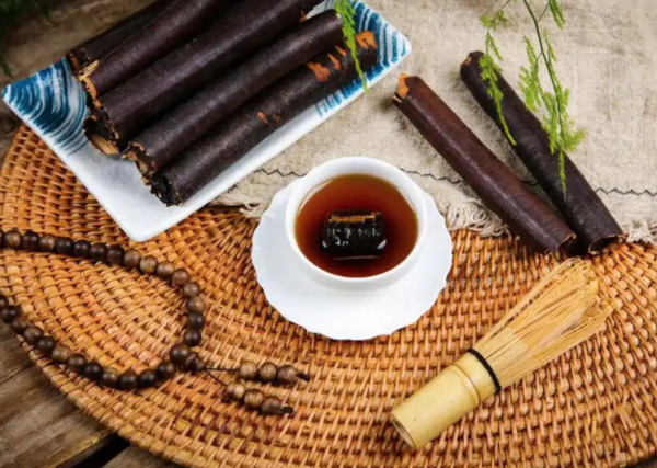 ▲▼黝黑「便祕果」陸網爆紅。（圖／翻攝自新華社）