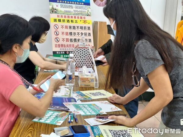 ▲屏東縣政府財稅局及三分局同步舉辦雲端發票闖關活動。(圖／屏東縣政府提供)。