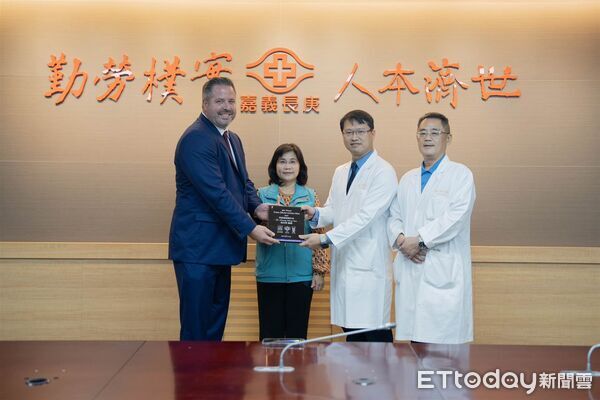 ▲▼    嘉義長庚醫院先進手術獲國際認證　成立「達文西耳鼻喉頭頸手術示範教學中心」   。（圖／嘉義長庚醫院提供）