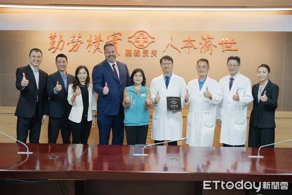 ▲▼    嘉義長庚醫院先進手術獲國際認證　成立「達文西耳鼻喉頭頸手術示範教學中心」   。（圖／嘉義長庚醫院提供）