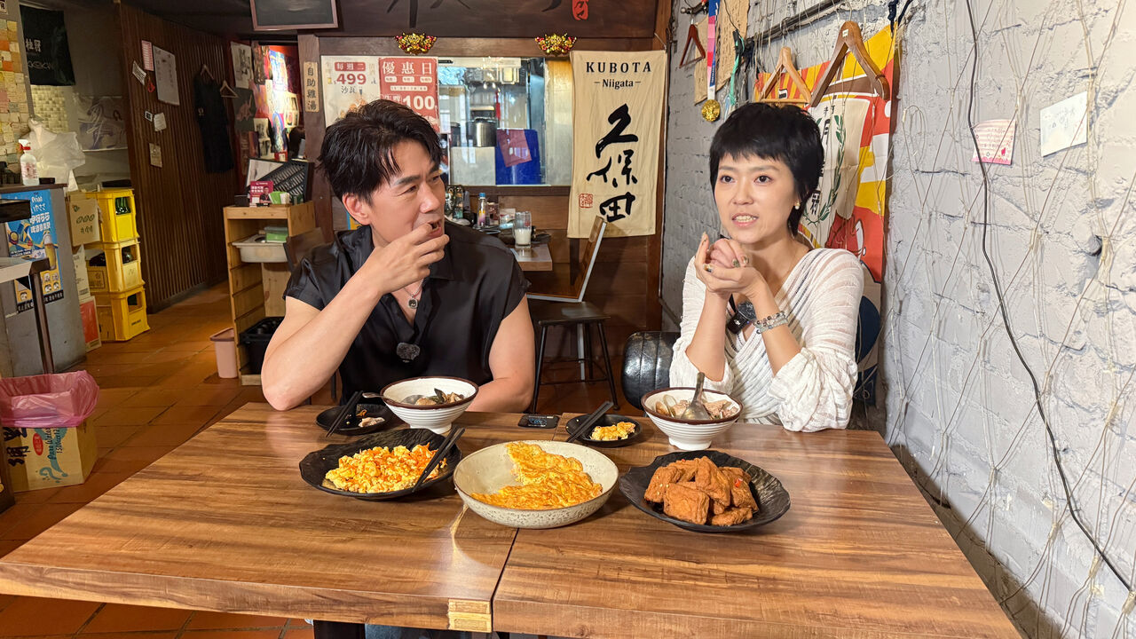 ▲▼ 曹雅雯上羅時豐節目。（圖／《大牛比較攬》提供）