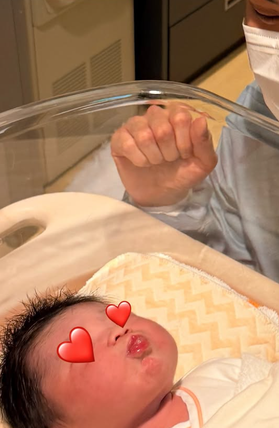 ▲▼陳奕。（圖／翻攝自Instagram／chen_i_1016）