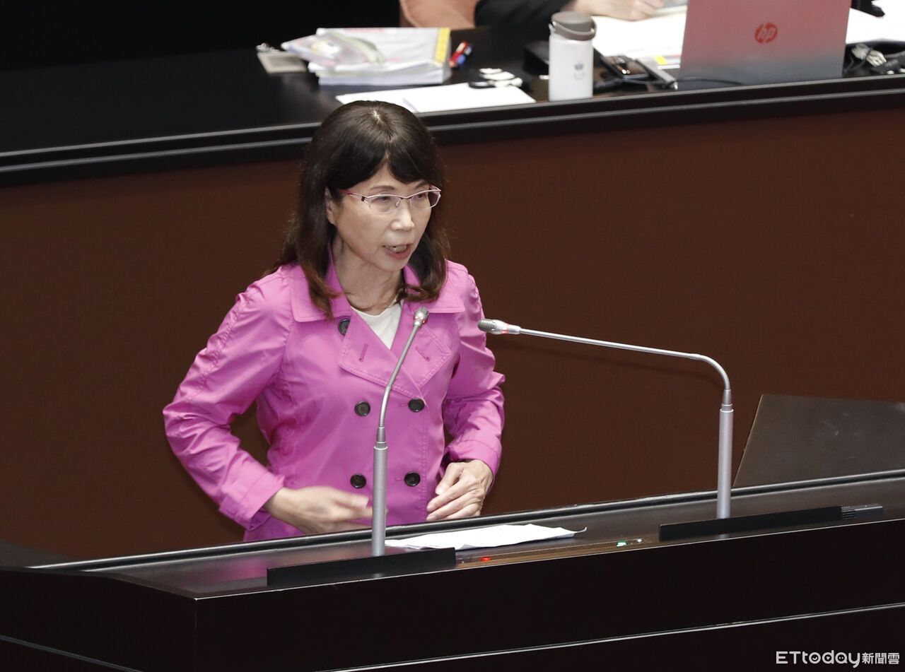 民眾黨版「光電三法」三讀 加嚴太陽能板設置規範