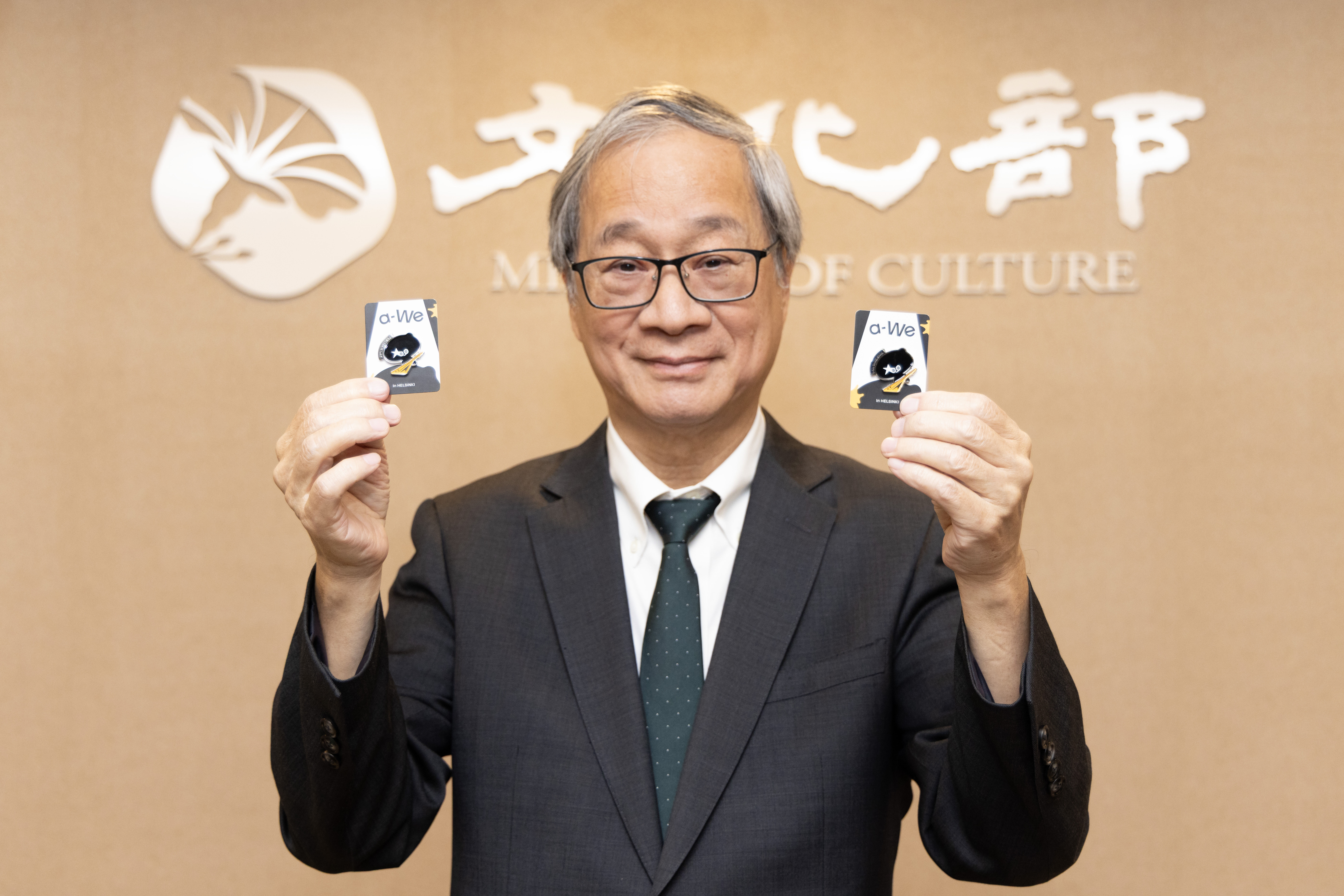 ▲▼大阪世博台灣吉祥物IP「a-We」，休息2個多月後再復出，變身為「搖滾風黑色a-We」，前進芬蘭F:F:F音樂節。（圖／文化部）