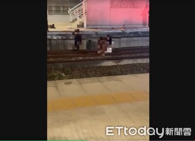 台中新烏日站女子落軌！站太近遭勸「失控跳下」　親友跳下救人
