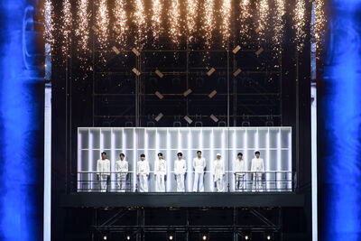 直擊／3萬人坐滿大巨蛋！SJ東海發抖快哭　9人齊牽手：我們回來了