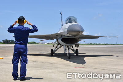 傳新購F-16「掛適型油箱」周末抵台　空軍回應了