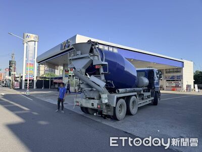快訊／高雄水泥車進加油站猛撞行人　81歲婦慘壓輪下命危送醫