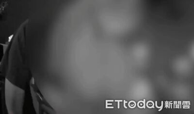 短裙女保險員等紅綠燈被偷拍！他：不小心按到　相機找到20張