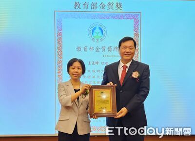 王正坤醫師捐600萬元整建講堂　再獲教育部「金質獎牌」肯定