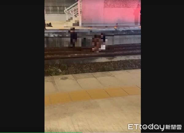 ▲最高罰5萬！她站黃線外遭勸「突失控跳軌」　家人跳下救援仍觸法。（圖／翻攝Threads/chien__819）