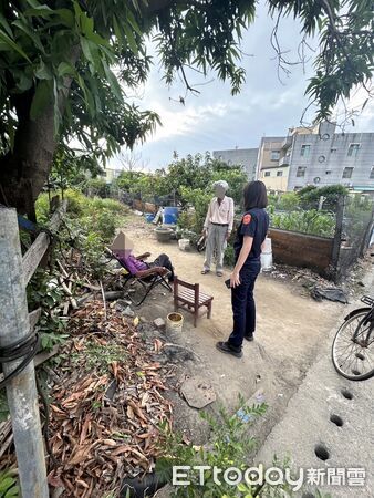 ▲▼ 【失智翁迷途摔傷　布袋暖警耐心協尋助返家】   。（圖／布袋分局提供）