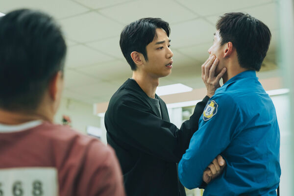 ▲《監所男子囚生記》劉以豪與陳澤耀一冷一熱的組合，火花強烈又充滿張力。（圖／愛奇藝國際版、壹壹影業提供）