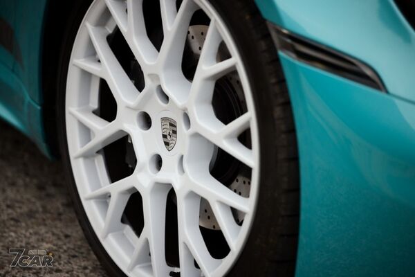 以山海意象詮釋在地自然之美　Porsche 推出致敬臺灣的 911 Carrera T「Formosa」