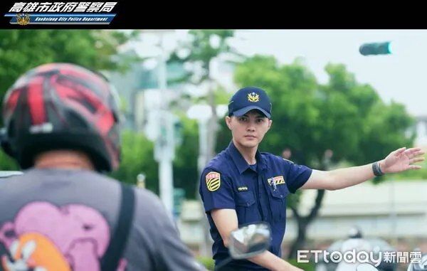 ▲▼高雄市交通警察大隊推出了一部《停車再開》交通安全宣導影片，提醒市民朋友，行經路口時確實執行「停車再開」這短短幾秒的動作，是避免交通事故、決定能否安全回家的關鍵。（圖／記者吳世龍翻攝）