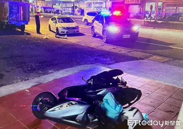 ▲江謝姓男子駕駛自小客車疑似闖紅燈，與左轉機車發生碰撞。（圖／中壢警分局提供）